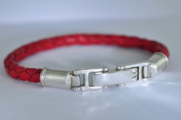 Armband mit Zierverschluss glatt und Rundflechtleder in Rot